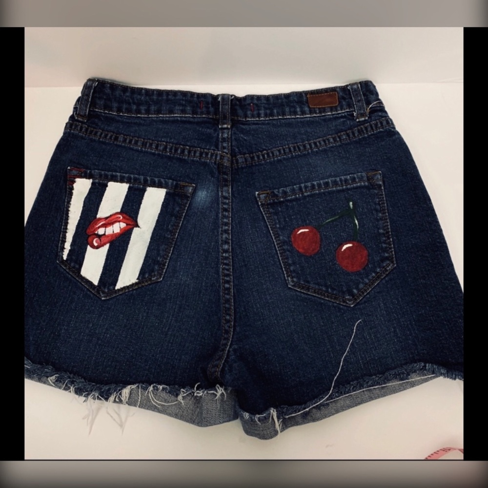 Hand painted BDG cherry lips jean shorts size 28